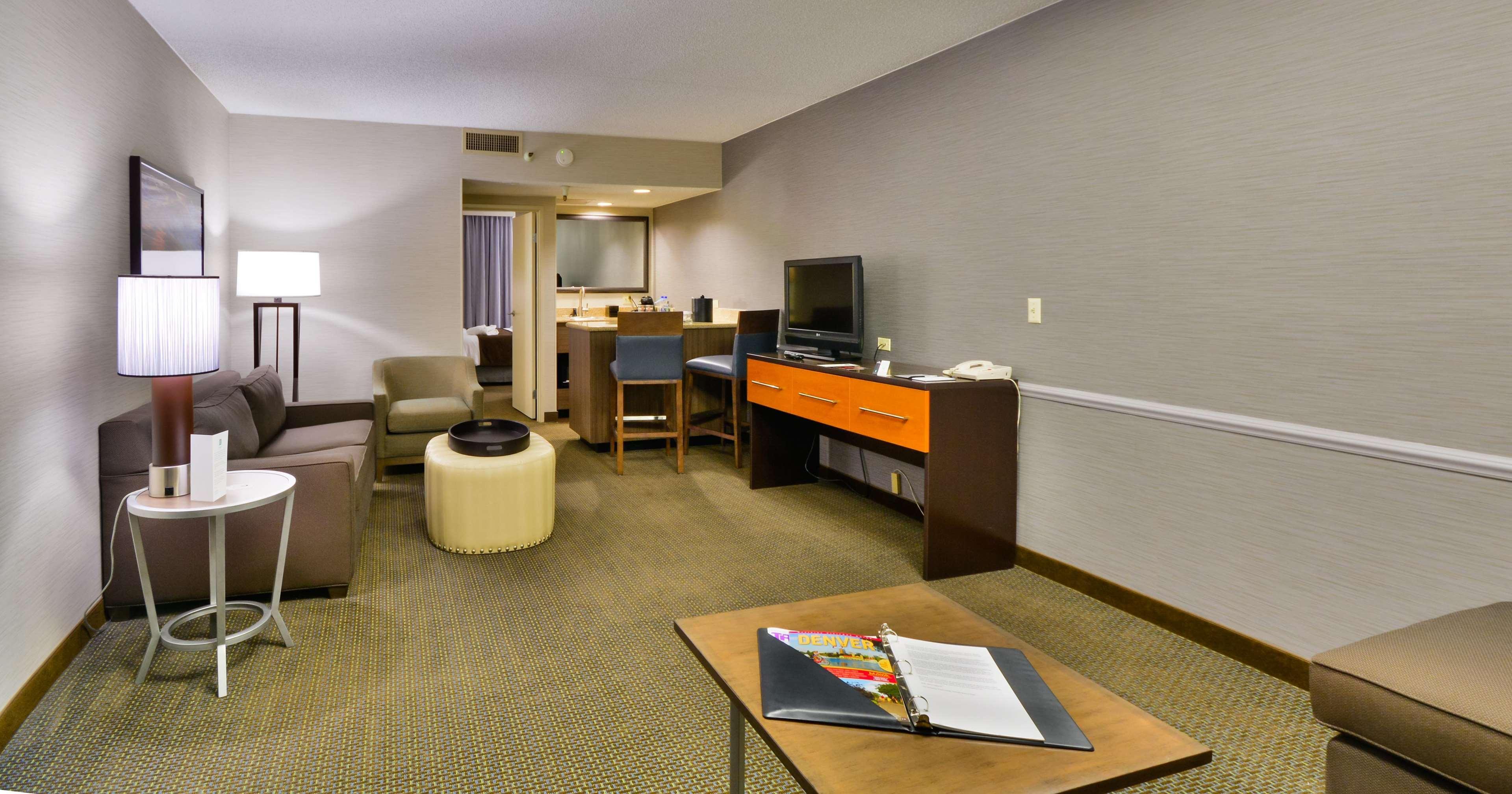 Embassy Suites By Hilton Denver Central Park Pokój zdjęcie
