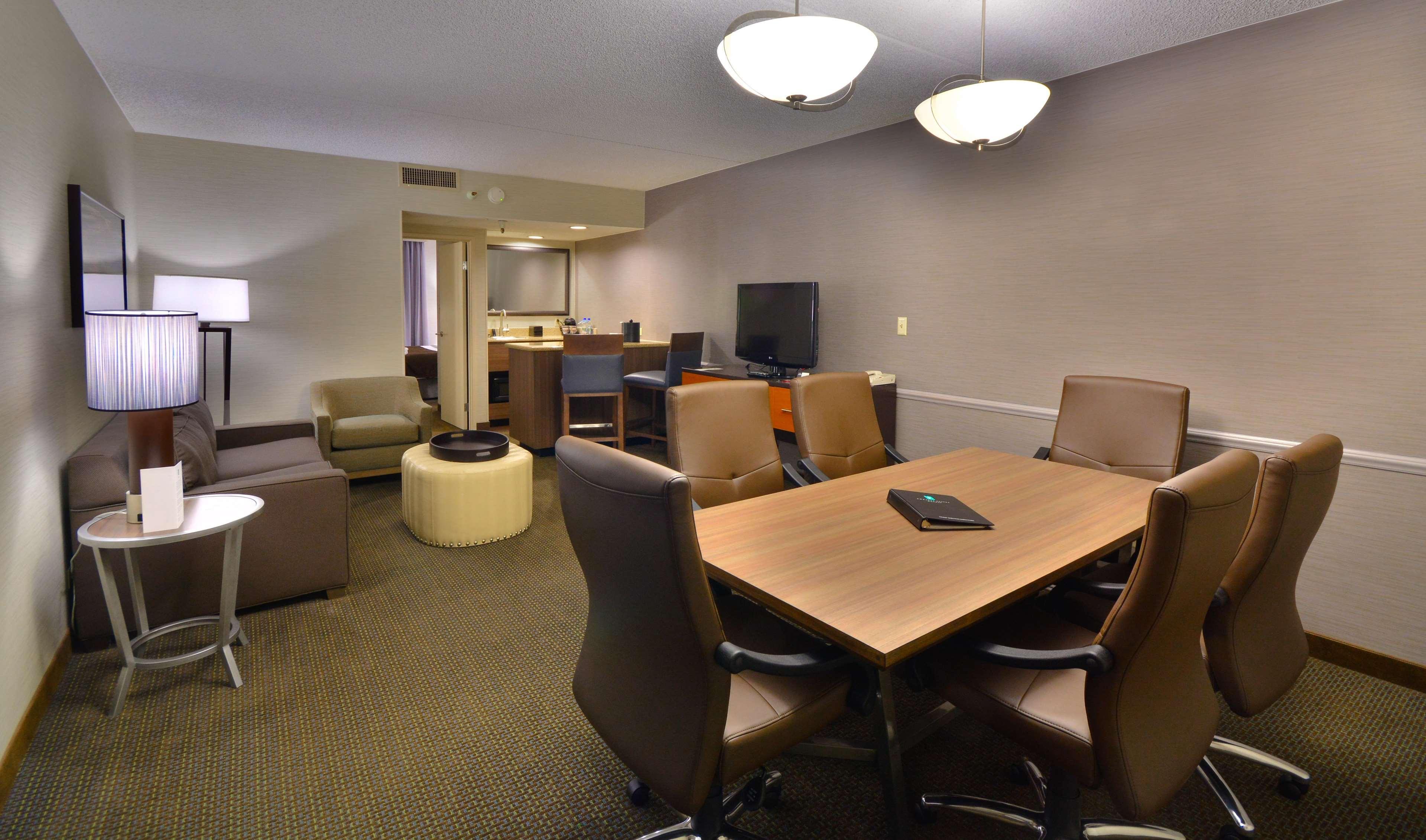 Embassy Suites By Hilton Denver Central Park Pokój zdjęcie