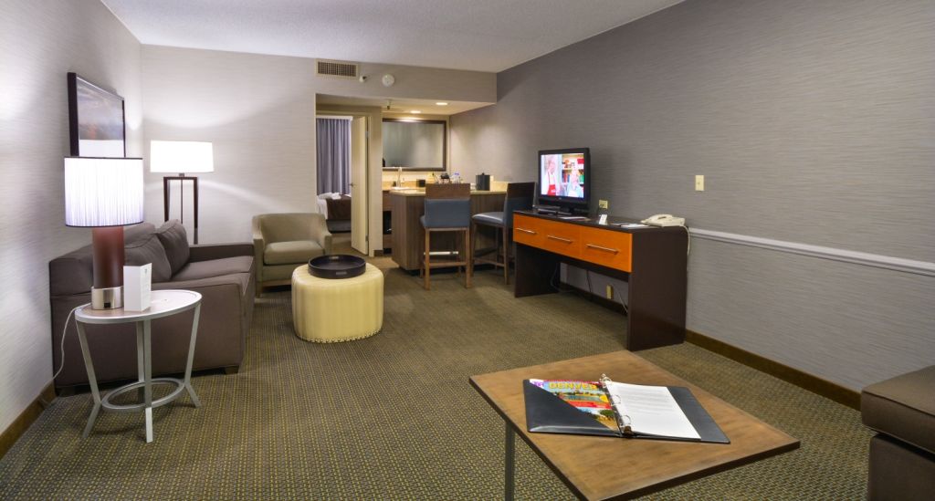 Embassy Suites By Hilton Denver Central Park Pokój zdjęcie