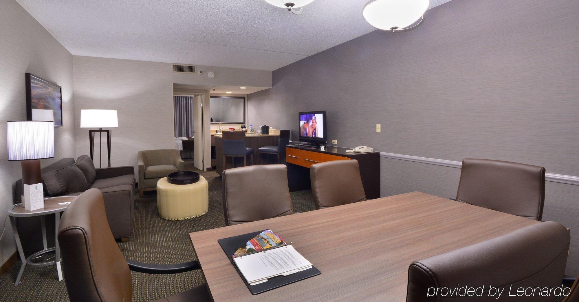 Embassy Suites By Hilton Denver Central Park Pokój zdjęcie